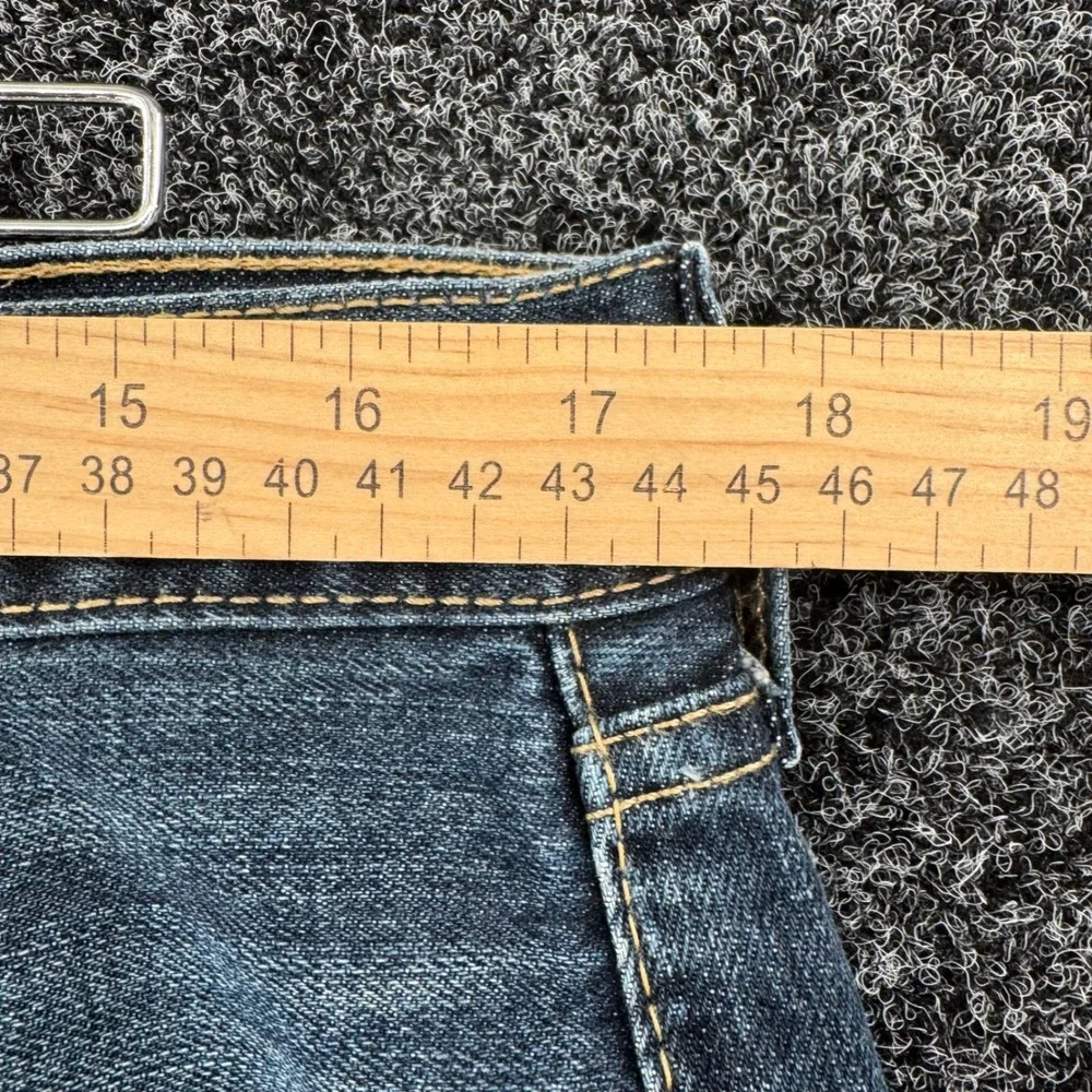 Levis 505 Regular Fit Jeans Mens 34x32 Medium Wash Blue Straight Leg Denim